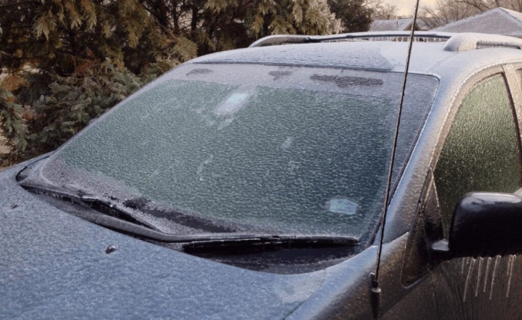 наледь на машине