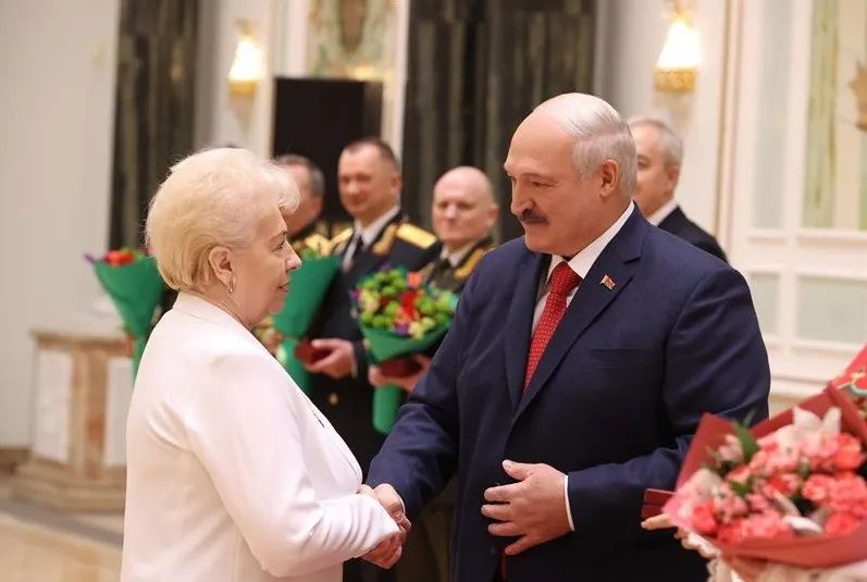 Линия Первого. За что Президент ценит белорусок, рассуждают жительницы Узденщины