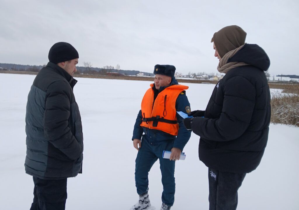 Рыбаки на тонком льду узденского озера. Что показал рейд спасателей