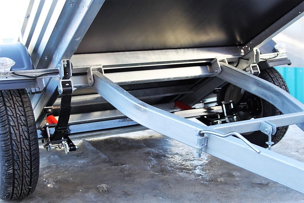 Трагедия на полигоне в Узденском районе: мужчина погиб, зажатый кузовом прицепа