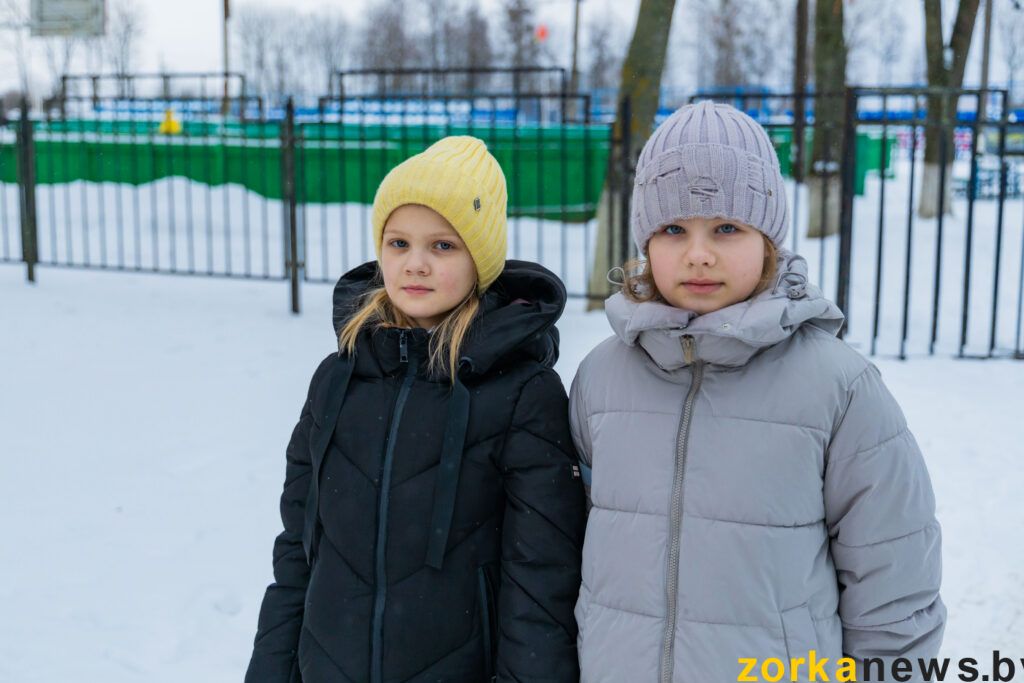 девочки на катке