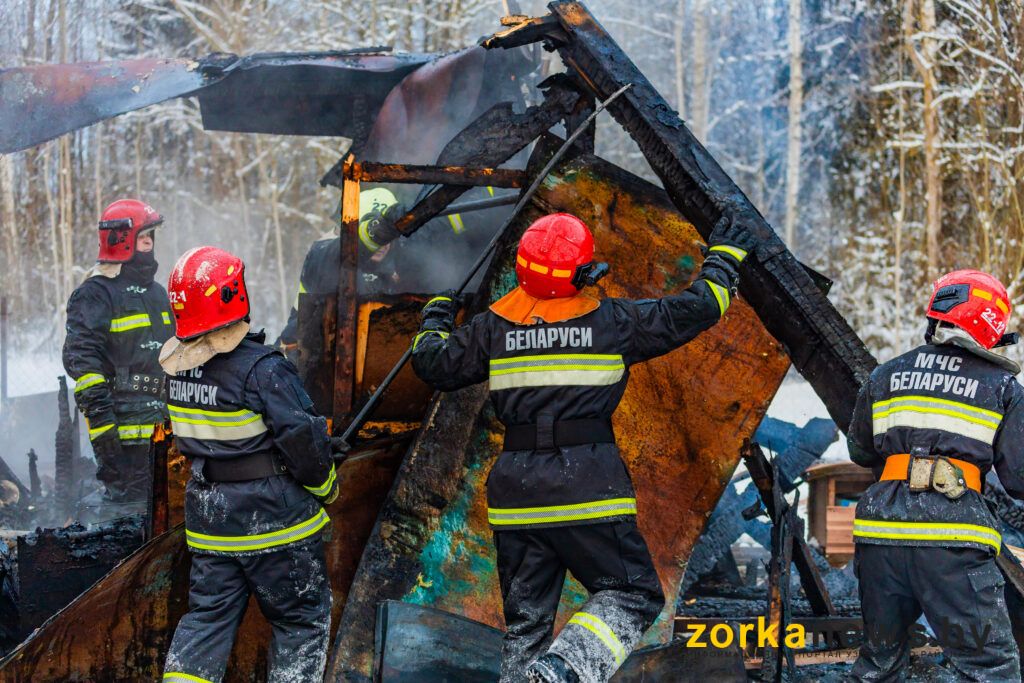 сгоревшая постройка