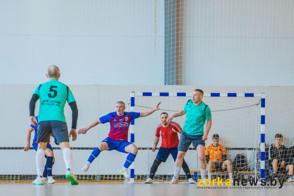 футболисты