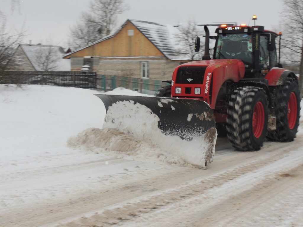 Операция «Снегопад». Как дорожники организуют работы по очистке снега на Узденщине