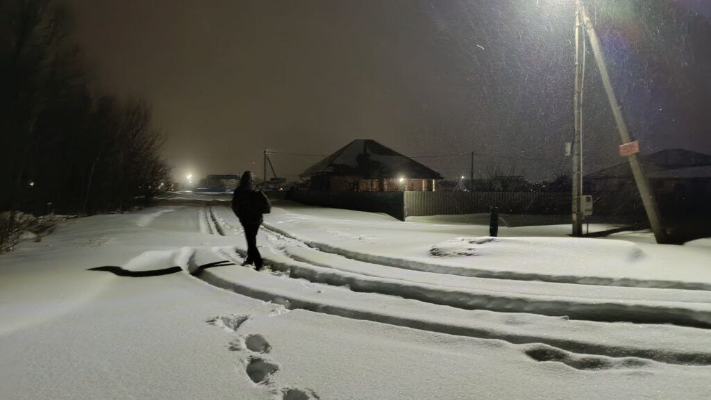 Снегопад «Улли» накрыл Узду. Как журналист добиралась до работы