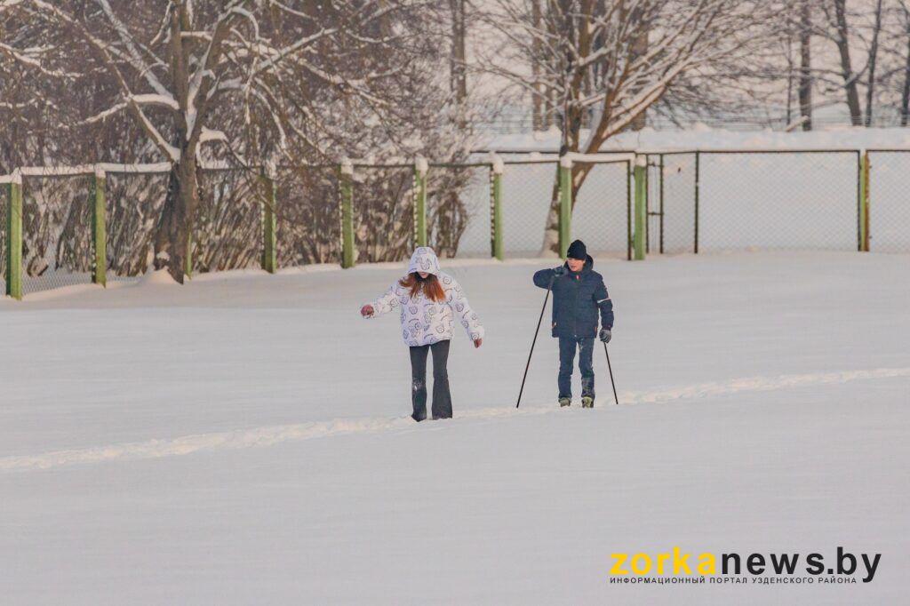 школьники на лыжах