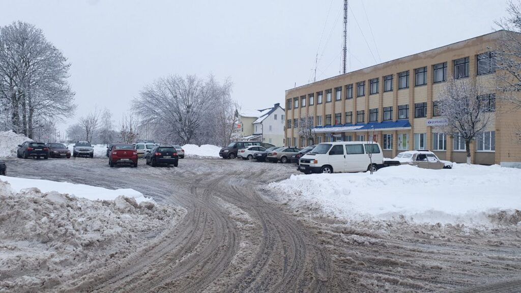 стоянка возле почты