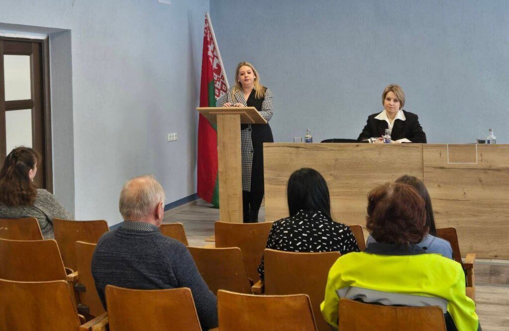 Размер зарплаты и трудовые отпуска обсудили на правовом приеме в Узденском районе