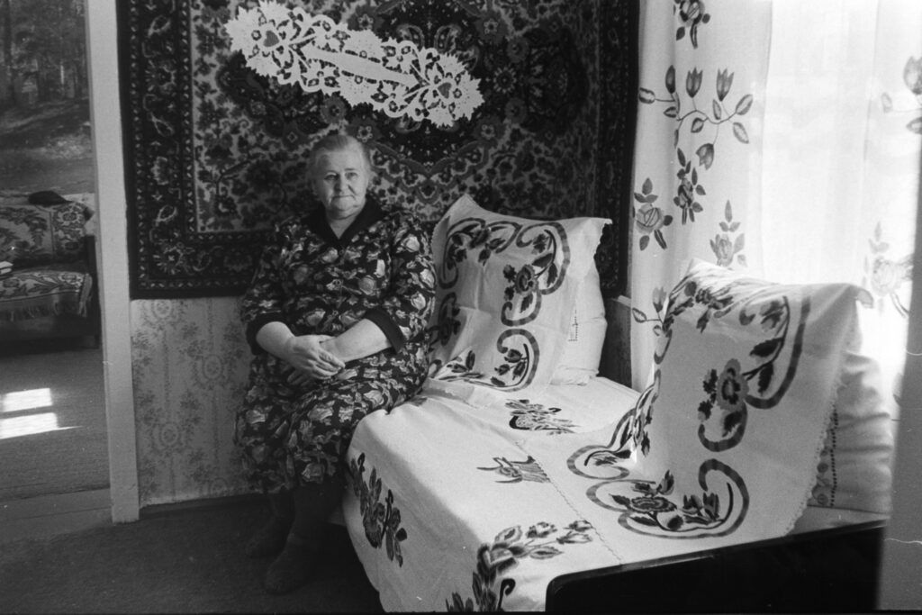 Ретрофото. Рукодельница