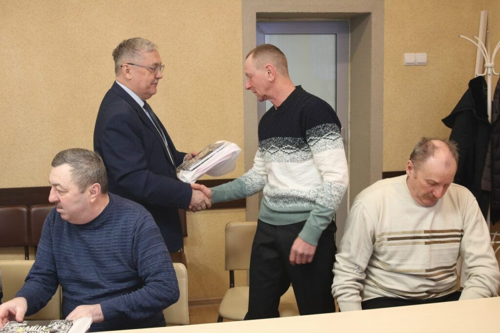 В Столбцовских электрических сетях чествовали воинов-интернационалистов из Узды