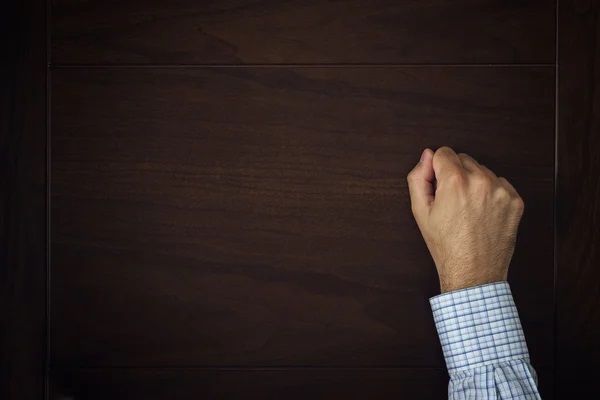 Пьяный мужчина задержан за попытку взлома двери в Узде