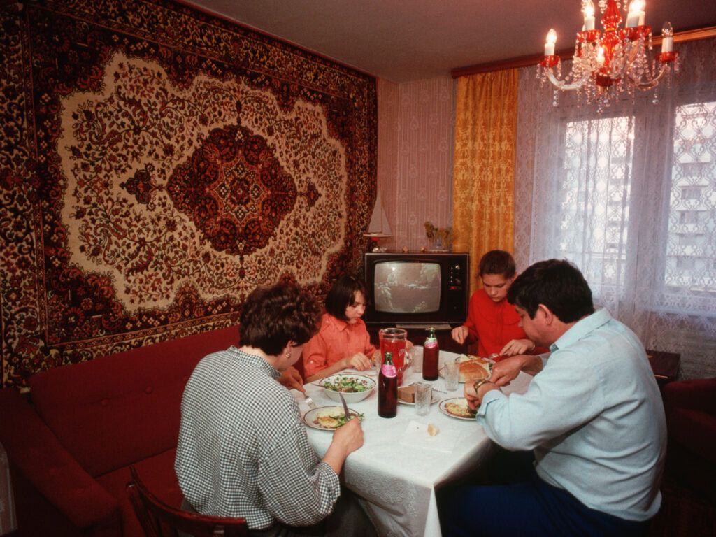 Поджигание шин и натирание парафином. 6 советских лайфхаков для суровой зимы