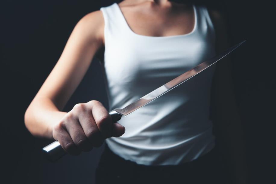 Ревность, алкоголь, уголовная статья. Жительница Узды напала с ножом на сожителя