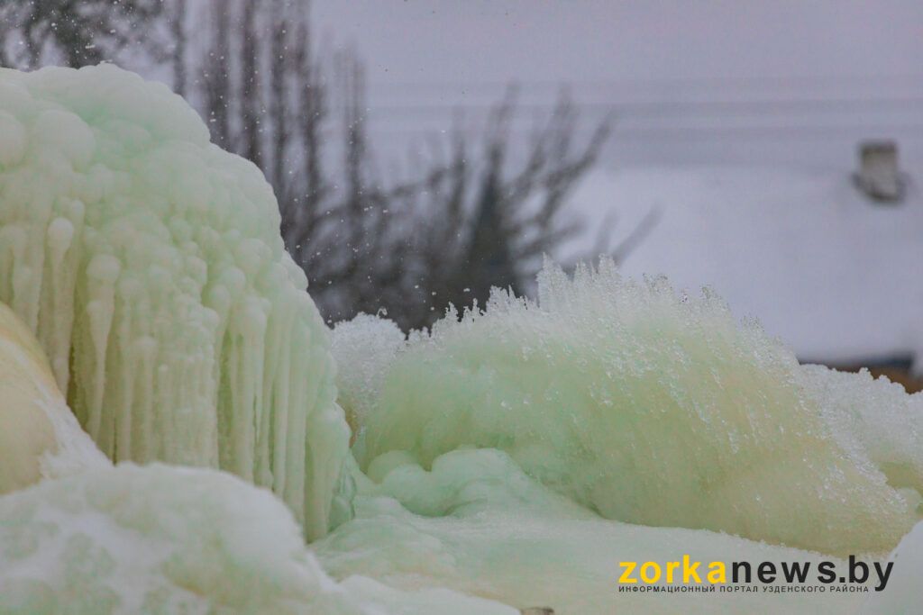 гора из льда