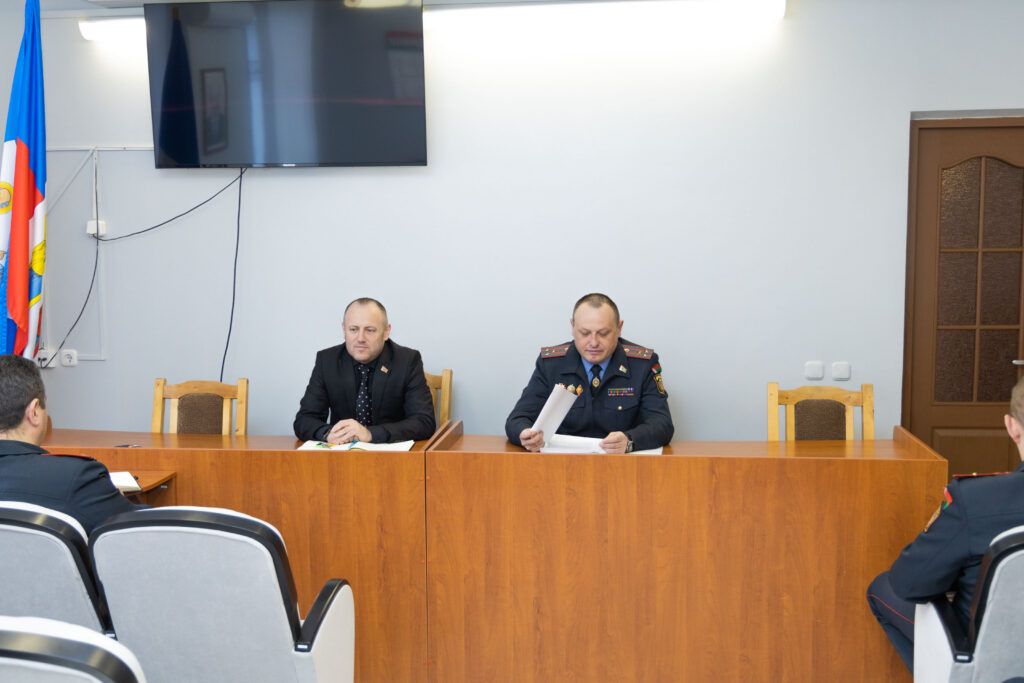 Абрамович и начальник Узденского РОВД