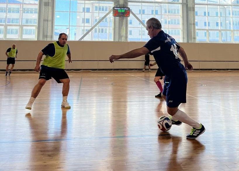 Ветераны 40+ в Бризе: итоги областных игр по мини-футболу