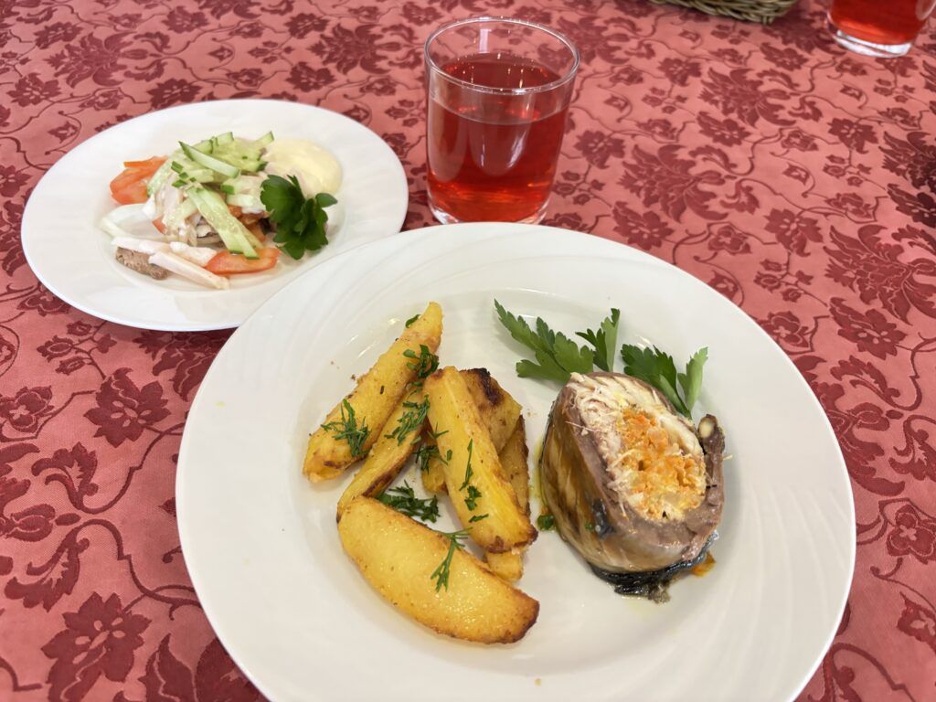 Обед по-белорусски. Журналисты «ЧЗ» заценили комбо-обед в ресторане Узды