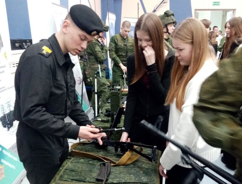 Из Узды в Дзержинск. Узнали, чем военно-патриотическая акция удивила старшеклассников