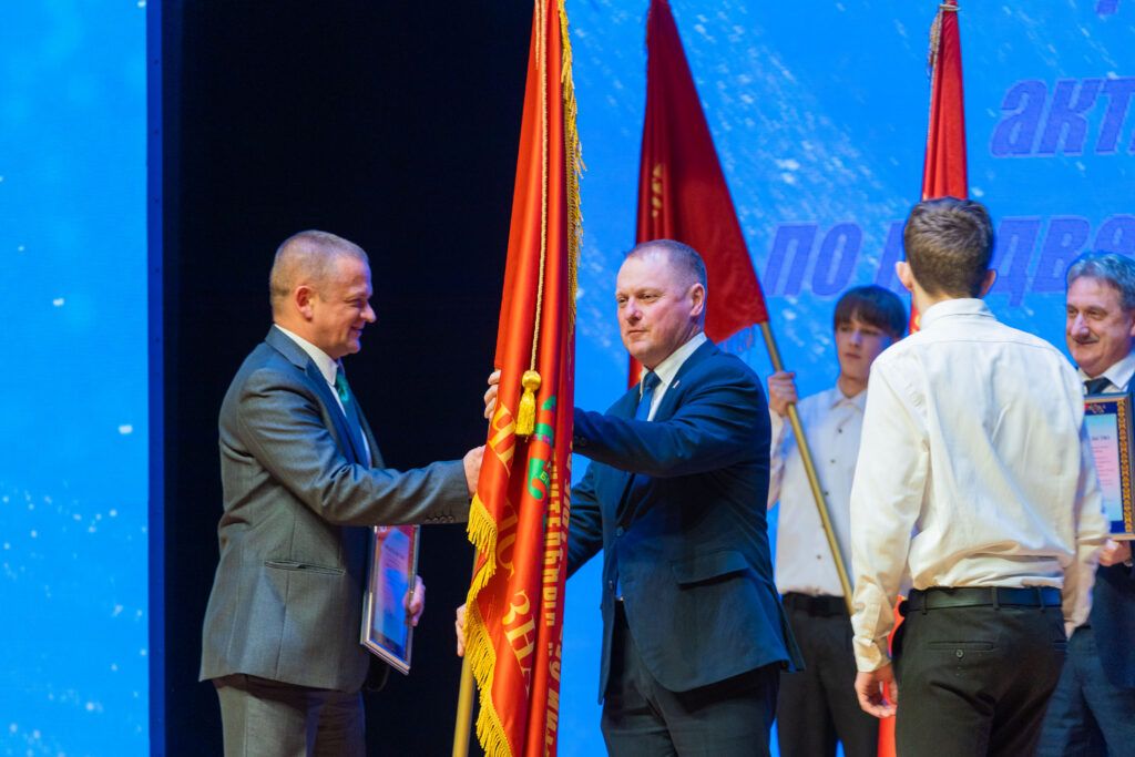Без помощников никак. Узнали главный секрет успешного развития Дещенского сельсовета