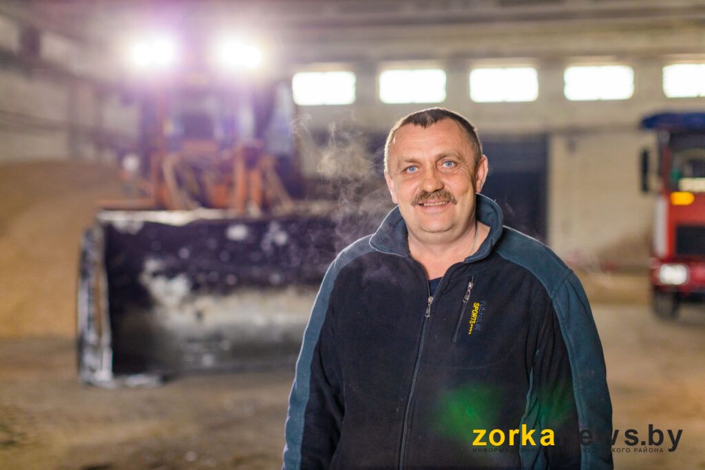 От уборки снега до закладки кормов. О своей работе рассказал механизатор из Озера