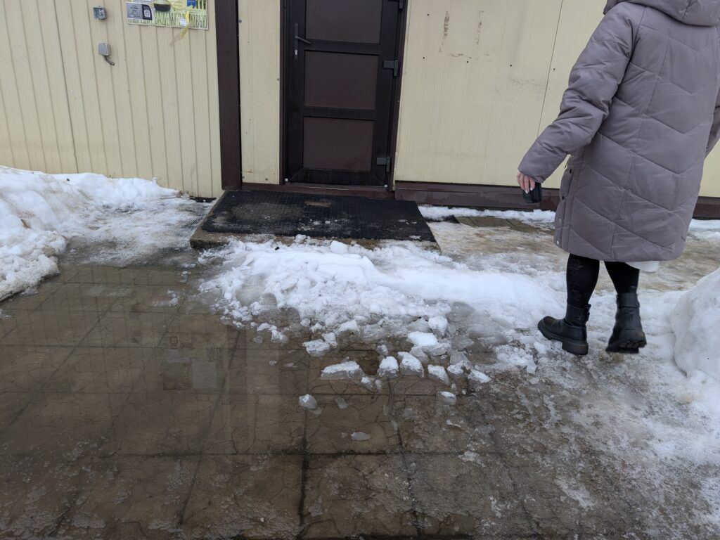 тротуар возле магазина Домовой