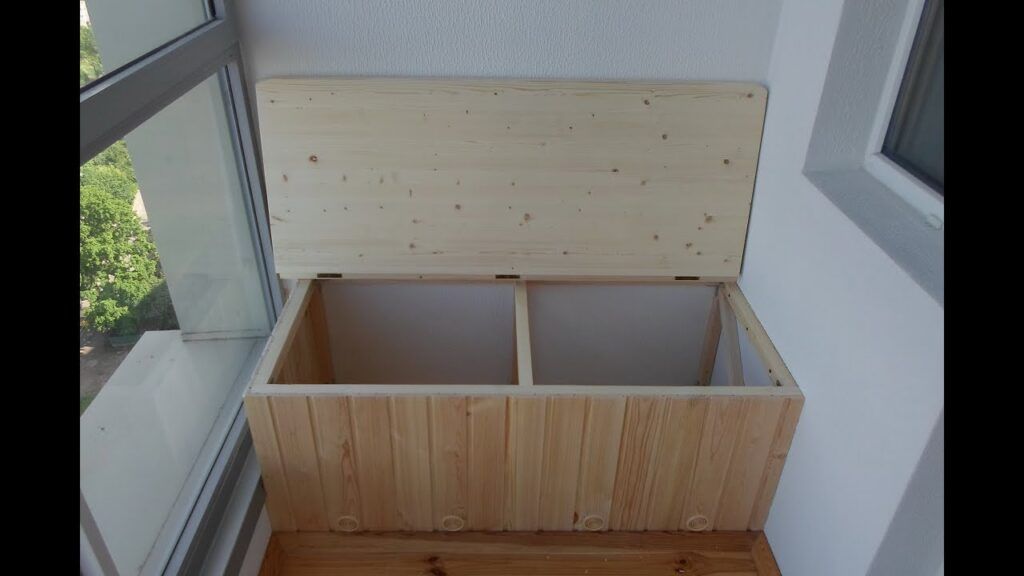 ящик на балконе