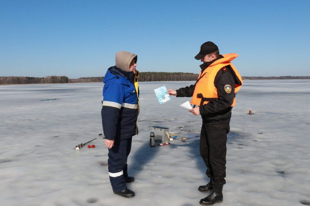 рыбак и инспектор РОЧС