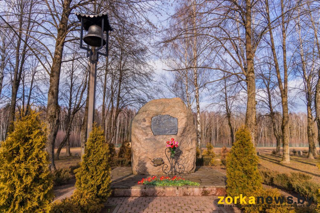 памятный знак в Старине