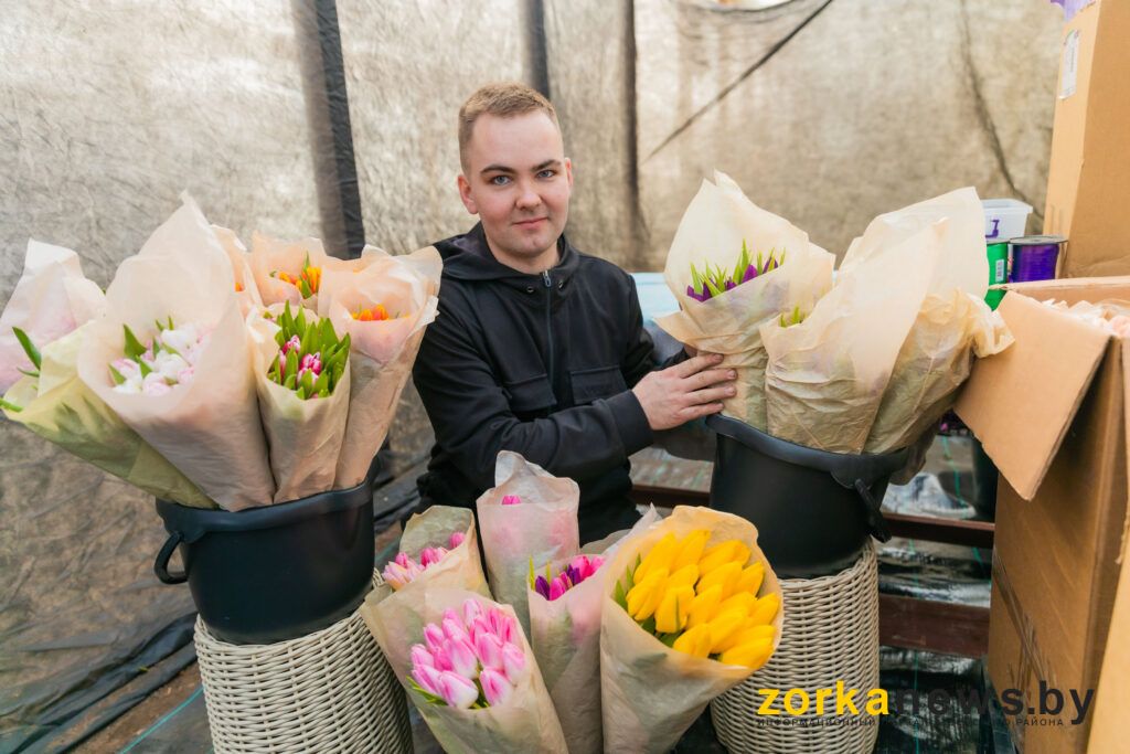 Предприниматель из Узды вырастил 25 тысяч тюльпанов