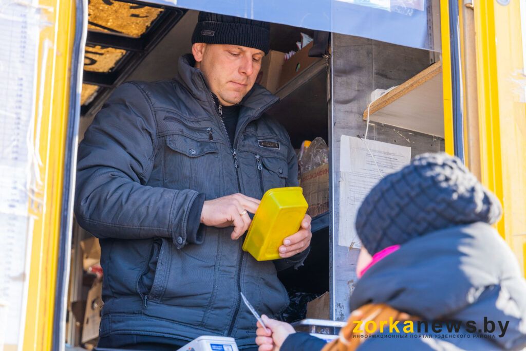 продавец автолавки