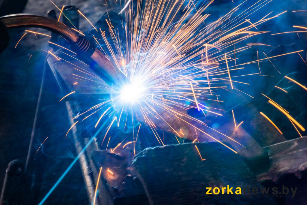 искры от сварки