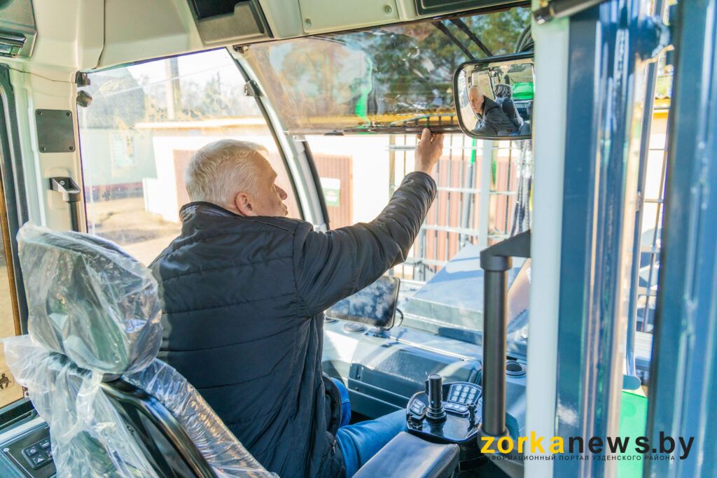 в кабине новой машины