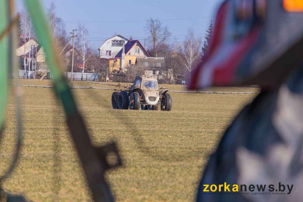 Кто занят на подкормке озимых зерновых в экспериментальной базе имени Котовского