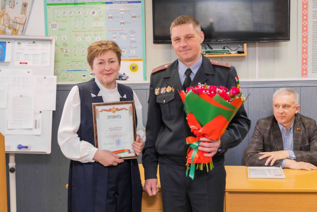 Благодарим за службу. Кого провели на пенсию в Узденском отделении Департамента охраны