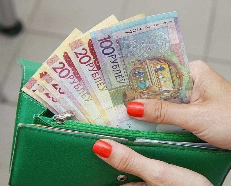 С 1 апреля директорам школ и их заместителям увеличат зарплату