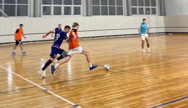 футболисты