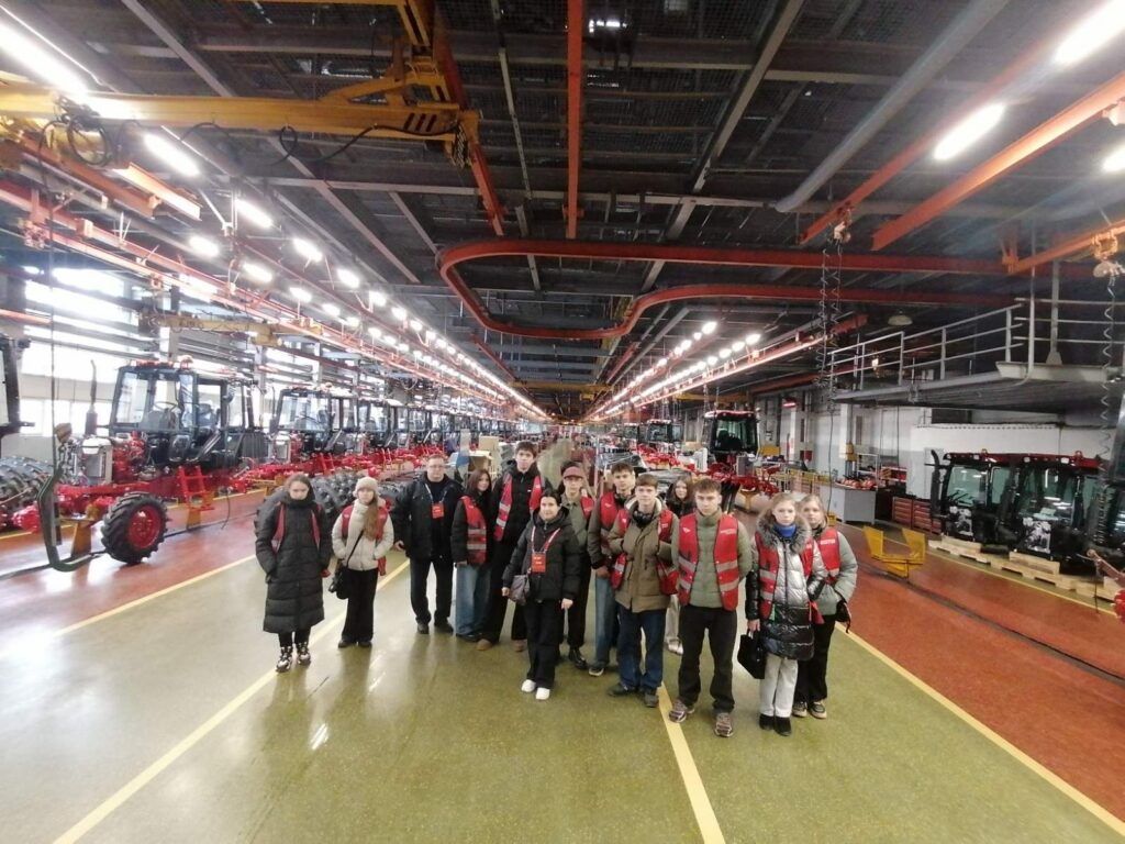школьники на заводе
