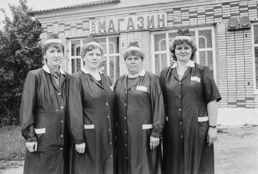 Ретрофото. Продавщицы 00‑х