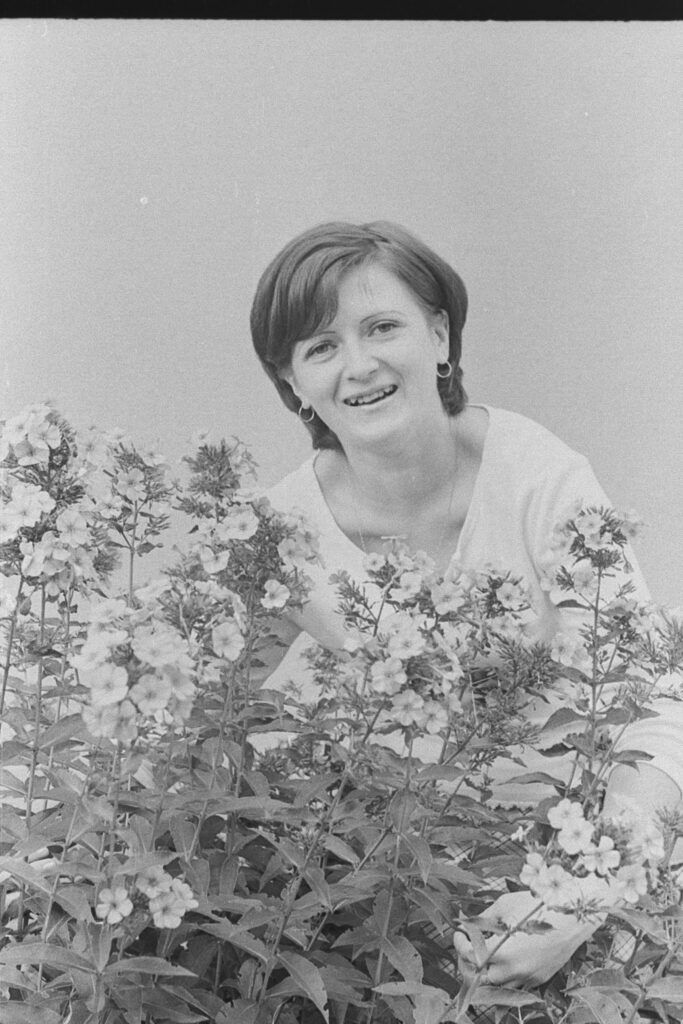 женщина в цветах