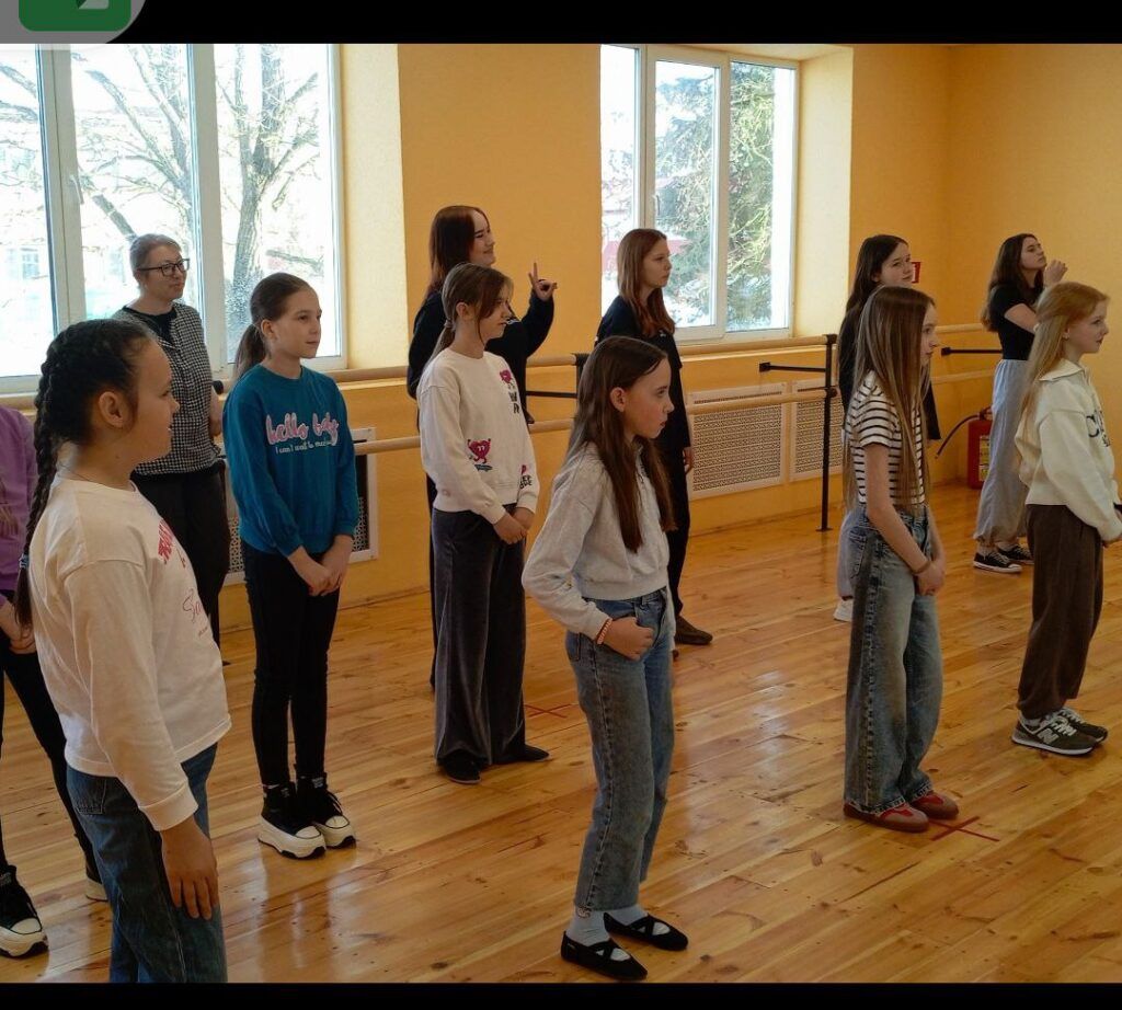 35 человек вместо пяти: как танцы объединили поколения в Королёвском ДК