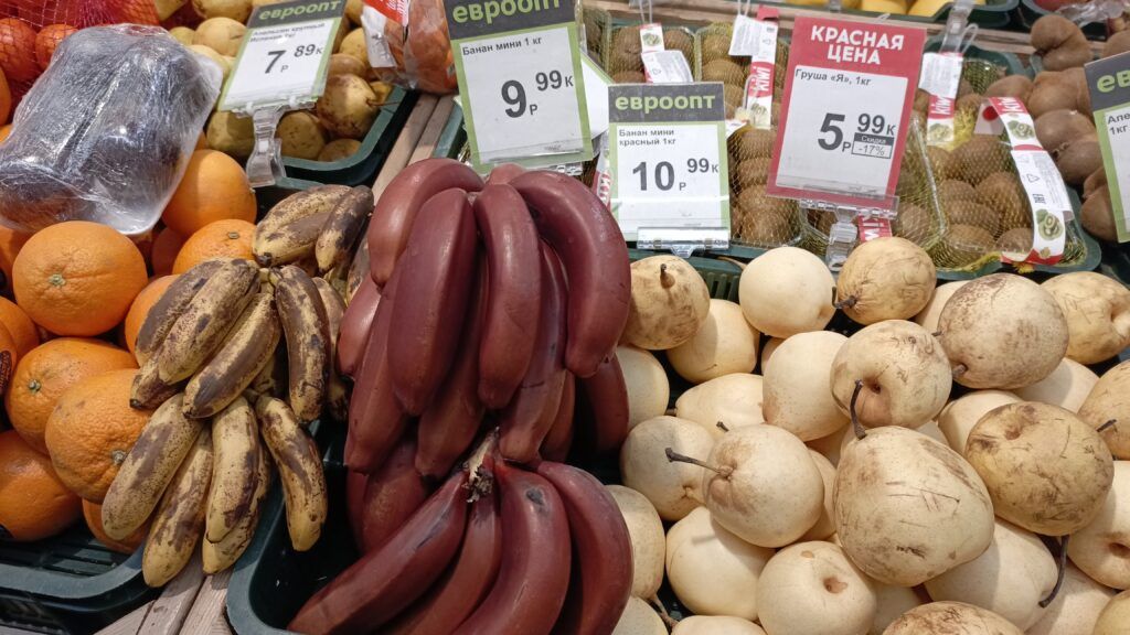 Красные бананы замечены в Евроопте Узды