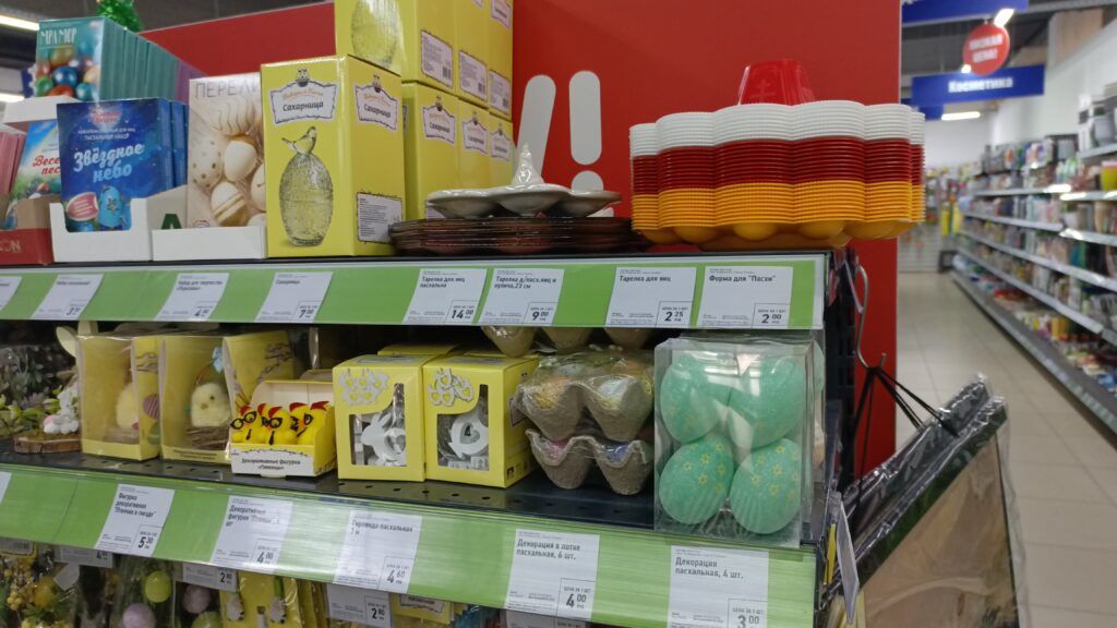 декор к пасхе в магазине