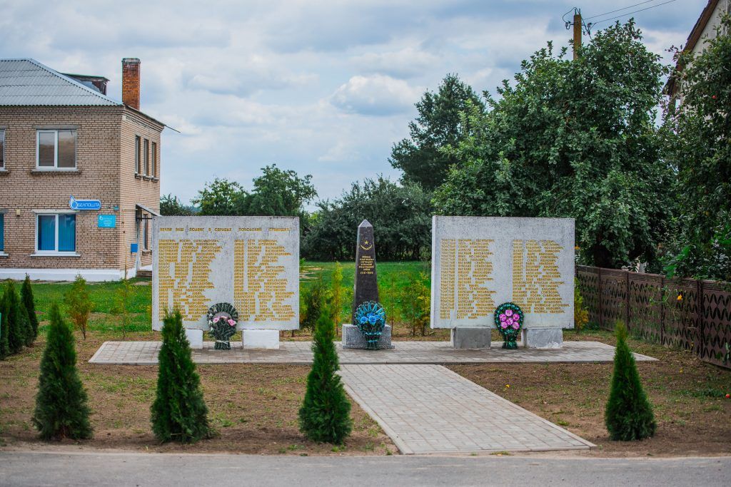 памятник в Зеньковичах