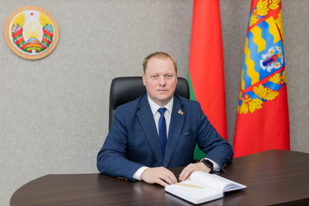 Председатель Узденского райисполкома поздравил женщин с 8 марта