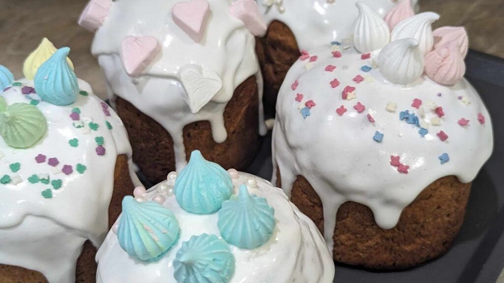 кулич с мармеладом и зефиром