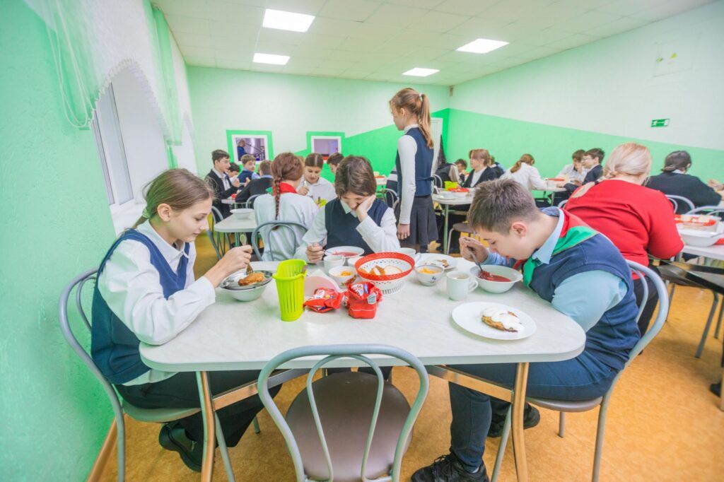 Что уже приелось, вычеркнули. В школах Узды тестируют новое меню