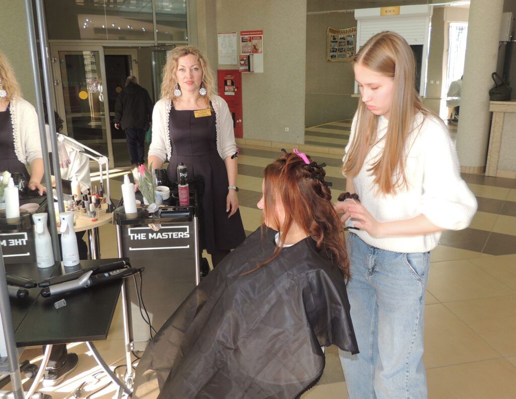 учащиеся Узденского колледжа