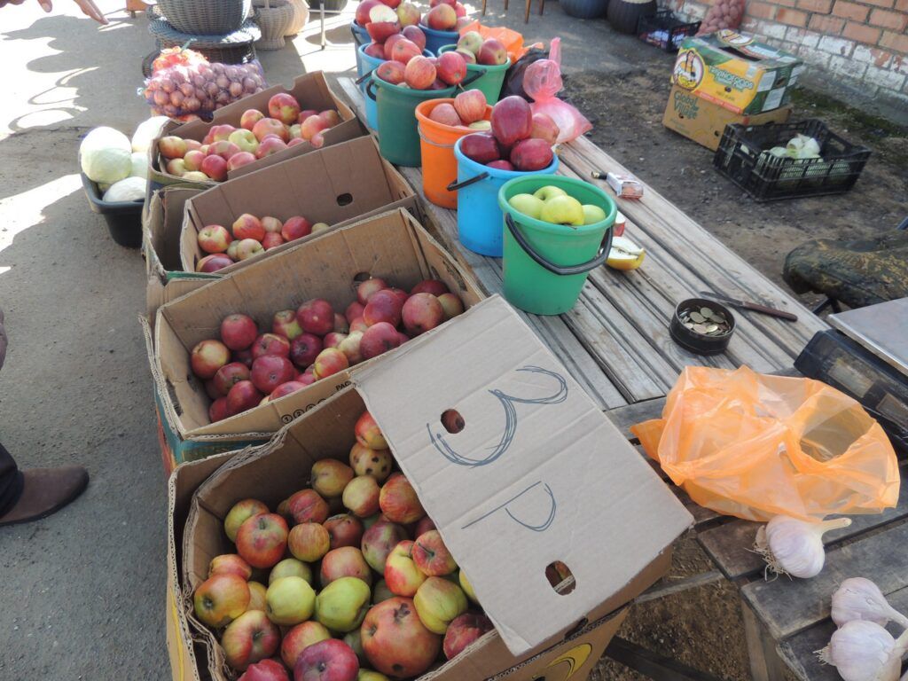 яблоки по 3 рубля
