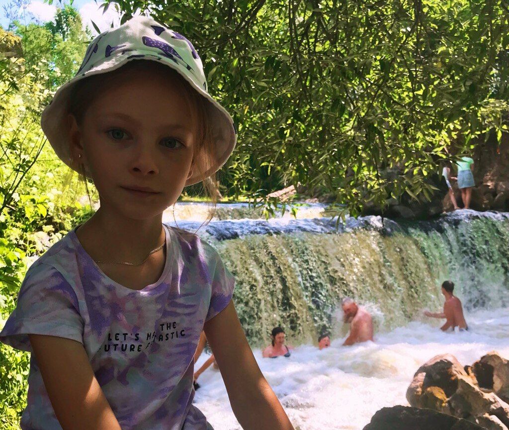 Маша на водопаде