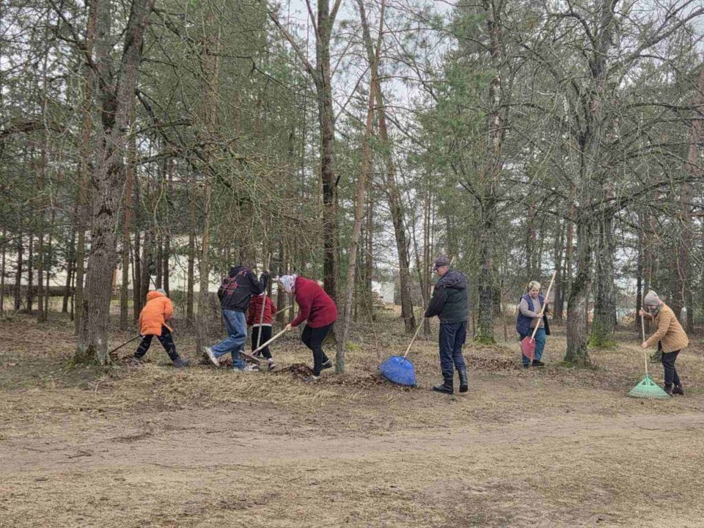жители Хотлян на субботнике